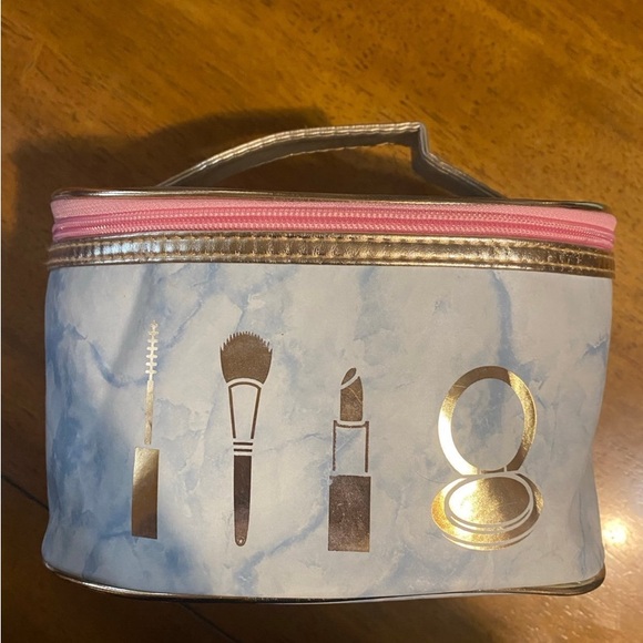 Care Bears makeup brush set and makeup bag - Picture 3 of 6